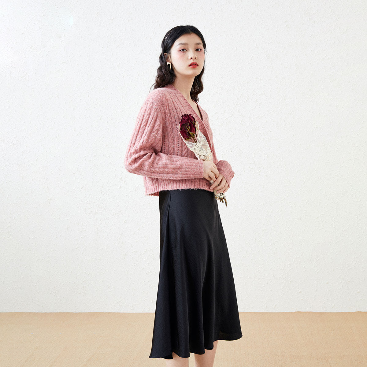 太平鸟梅子粉色外搭2020秋季针织衫 太平鸟普埃拉毛针织衫