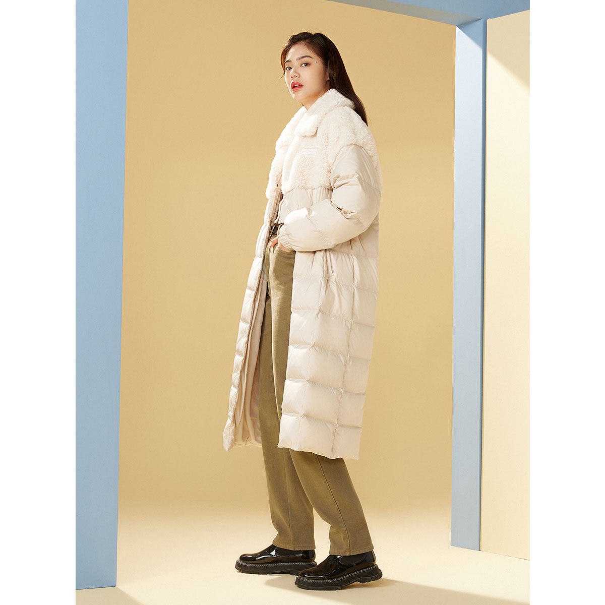 太平鸟2020新款白色毛毛拼接白鸭绒 太平鸟喜之乐羽绒服