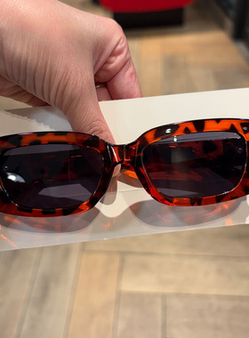 方形太阳镜简约2026新款墨镜复古休闲高级感显瘦防晒太阳眼镜女士