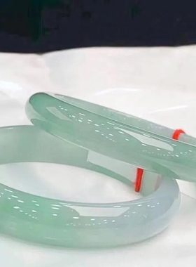 玉石手镯冰翠绿翡翠色玉镯少女浅绿飘花女款时尚百搭款手镯