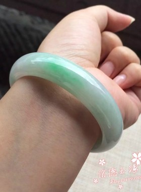 翡翠色玉石手镯浅阳绿飘花淡绿色女款手镯简约款玉石手镯百搭玉镯