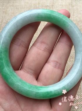 翡翠色玉石手镯浅绿色圆条冰种阳绿飘花玉手镯子女款简约款手镯