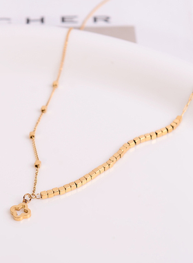 钛钢项链  轻奢夏日方糖花朵项链女极细款锁骨链高级感配饰不褪色