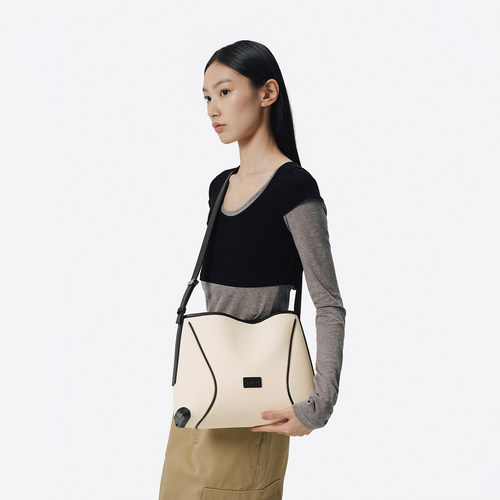 【宋轶同款】OMTO燕麦软hobo包包2026早春通勤单肩斜挎托特包女 - 图1