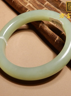 方言和田玉青海无结构湖水绿手镯