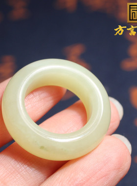 新疆且末料鸡油黄口带翠17mm戒指