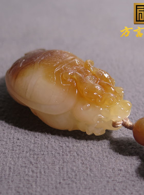 震惊方言精品和田玉佩戴级新疆且末料高糖白玉龙龟挂件吊坠X7