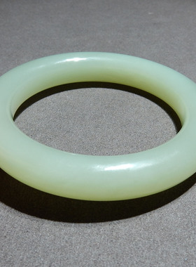 震惊方言和田玉精品特色青海料冰润晴水色内径56mm正装手镯子A5