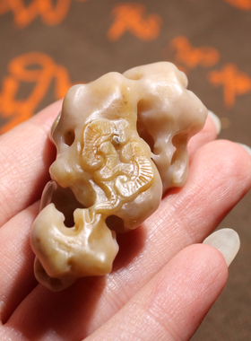 新疆粉玉桃花玉籽料灵芝如意吊坠