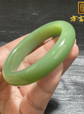 重磅方言和田玉收藏级俄碧粉绿细腻无结构很稀缺内径53MM手镯S9
