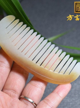 收藏级方言精品和田玉新疆且末料糖白玉一梳百顺梳子手把件摆件R5