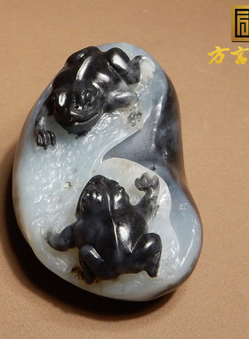 新疆青花籽料呱呱来财把件