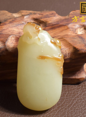 新疆且末糖黄口带糖如意佛手把件