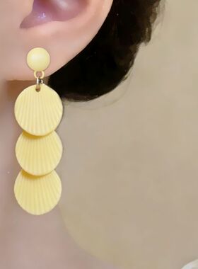 2026夏天耳环新款气质甜美黄色耳坠女设计感轻奢时尚百搭洋气耳饰
