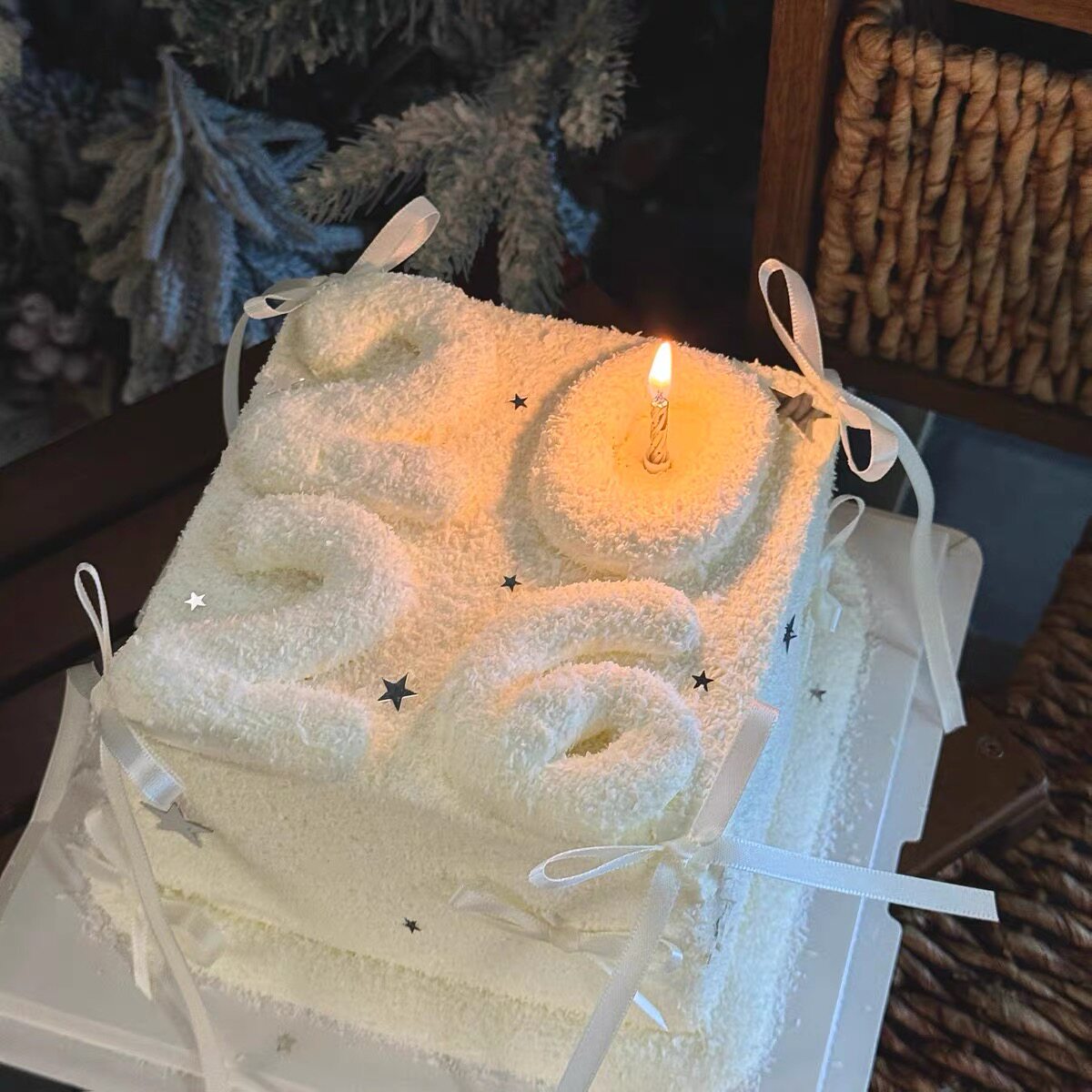Baroque vintage Christmas cake decoration