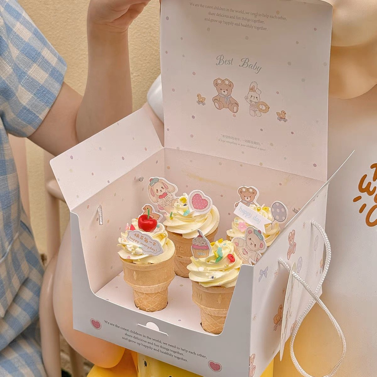 抱抱酱网红同款可爱三色圣诞节甜筒蛋糕四粒装蛋糕盒儿童节甜品盒,淘宝优惠券,粉丝福利购,淘宝优惠卷