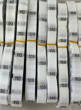 白色号码标通用尺码标签