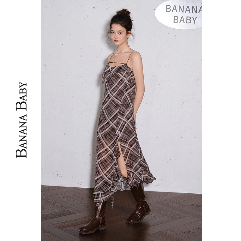 BANANA BABY2025年秋季新款复古格纹吊带连衣裙女荷叶边开叉长裙