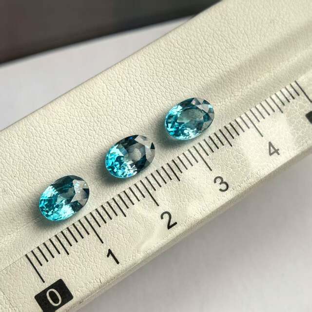 Jewelry-grade natural blue zircon hyacinth ring surface loose stone, the natural gemstone closest to diamond in comprehensive properties