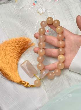 女性金丝玉佘太翠手持汉风