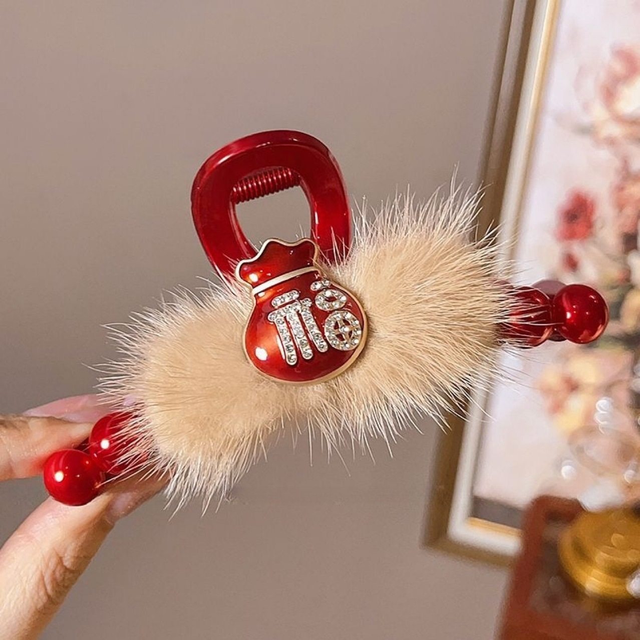 超仙红色毛绒抓夹女新年喜庆氛围感发抓后脑勺盘发鲨鱼夹子头饰,淘宝优惠券,粉丝福利购,淘宝优惠卷