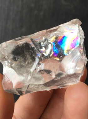 白水晶男女毛料原矿吊坠天然摆放