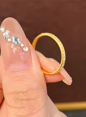 黄金色排钻爆闪星辰戒指女强保色叠戴小巧精致闭口繁星镶钻食指戒