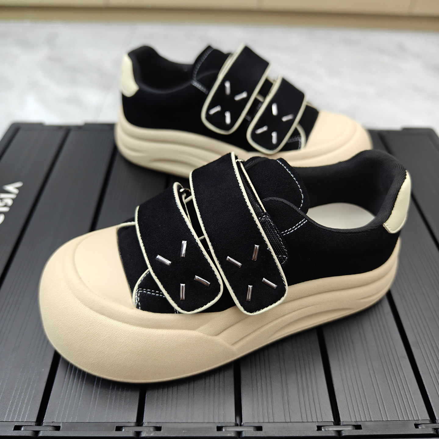 丑萌魔术贴厚底真皮面包鞋女款2025新款百搭复古小众大头休闲板鞋,淘宝优惠券,粉丝福利购,淘宝优惠卷