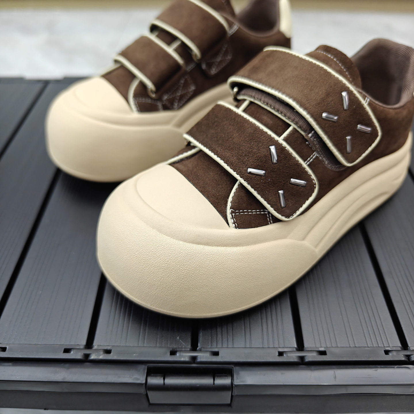 丑萌魔术贴厚底真皮面包鞋女款2025新款百搭复古小众大头休闲板鞋,淘宝优惠券,粉丝福利购,淘宝优惠卷