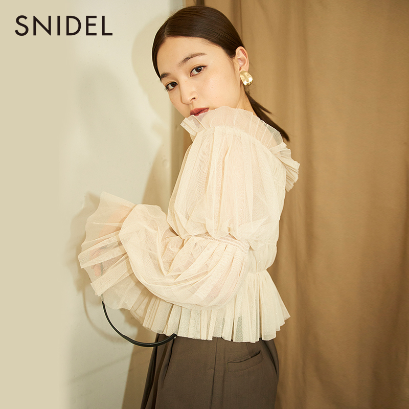 SNIDEL春夏甜美仙女一字领露肩薄纱褶皱藕节袖衬衫上衣SWFB234160