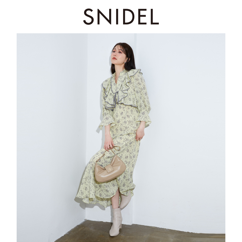 SNIDEL2024春夏新品淑女V领荷叶边收腰系带印花连衣裙SWFO241049