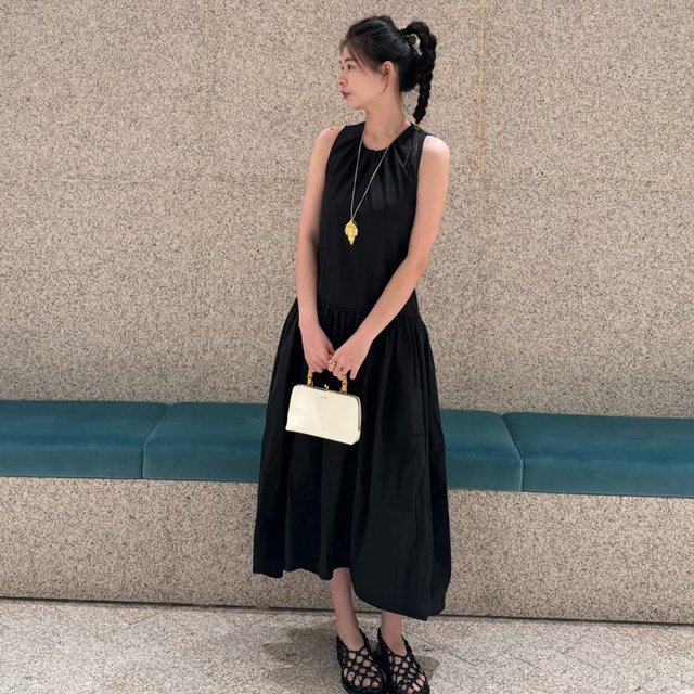 25 spring and summer new style sleeveless gathered neckline, loose and versatile, fashionable and elegant vest dress, long skirt, A-line skirt