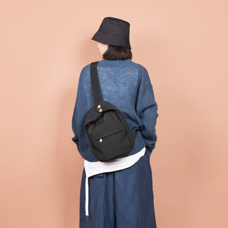 【时尚魔头胸包】春夏新品纯色潮流斜挎小托特包 百搭ins腰包女潮,淘宝优惠券,粉丝福利购,淘宝优惠卷