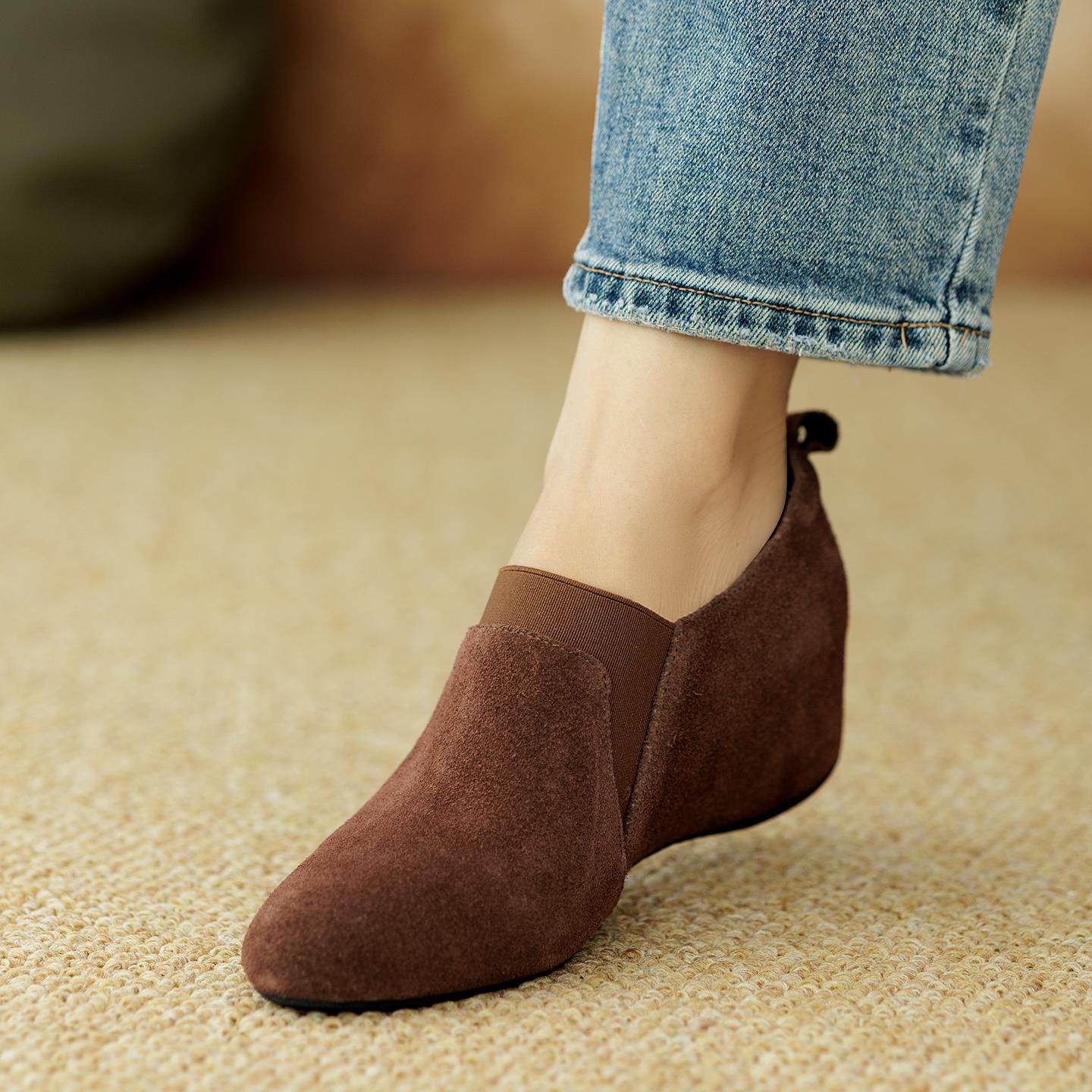 欧洛施~6cm内增高圆头磨砂牛翻皮坡跟2025松紧深口高跟单鞋女黑色,淘宝优惠券,粉丝福利购,淘宝优惠卷