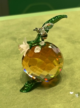 代购SWAROVSKI施华洛世奇 桔与蜜蜂 5692899水晶摆件
