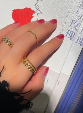 小众设计金色戒指叠戴