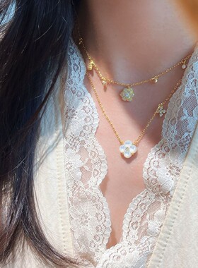 新款许愿池天然贝母四叶花项链复古轻奢显白高级感花朵锁骨链