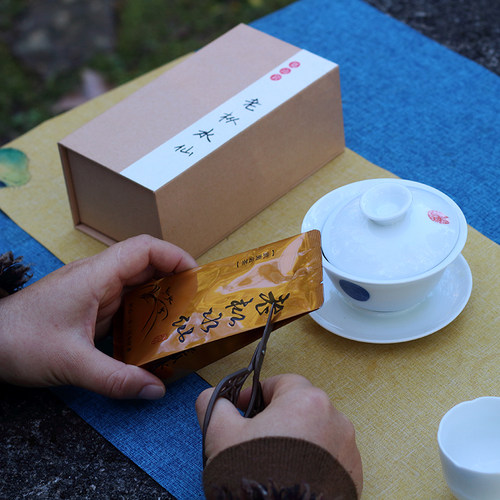莫山岩 吴三地老枞水仙 武夷岩茶大红袍 盒装  50g - 图0