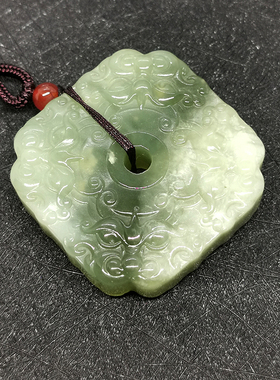 精雕工方形玉牌纯天然岫玉吊挂件