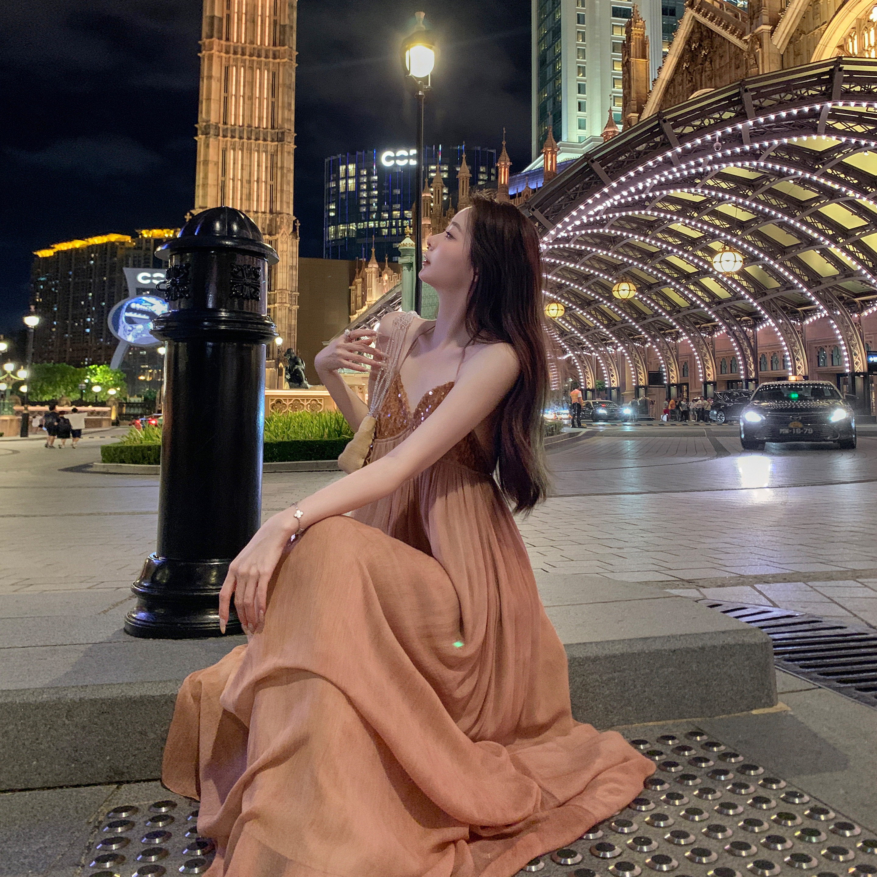 Tongse | 蜜糖裙 雪纺印花扎染拼接亮片连衣裙挂脖系带露背长裙女,淘宝优惠券,粉丝福利购,淘宝优惠卷