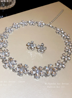 手工网红博主闪钻花朵项链女高级设计感小众颈链颈带轻奢