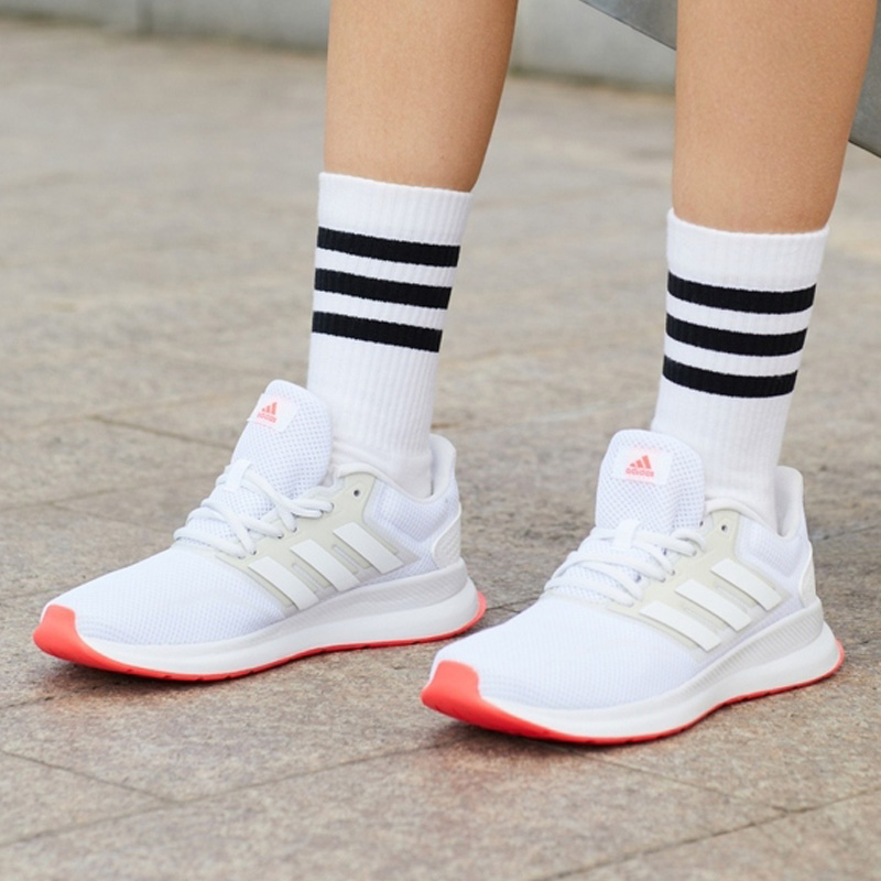 阿迪达斯女鞋夏季跑步鞋轻便网面透气休闲Adidas运动鞋正品FW5142