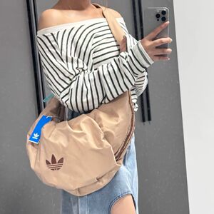 阿迪达斯三叶草女子暖沙色大号云朵牛角包单肩斜挎包月牙包KA9272