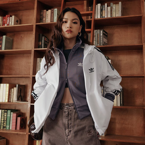 Adidas阿迪达斯三叶草男女2026新款休闲三条纹梭织外套正品KB1944 - 图1