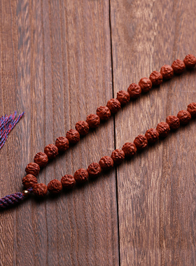 龙纹手持十八罗汉文玩桃核雕刻