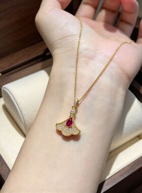 18k 金银杏叶裙子凤尾花吊坠轻奢小众锁骨链水贝源头工厂批发