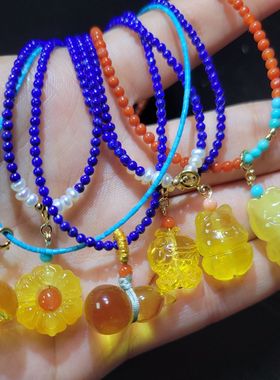 月成女琥珀雕件纯天然