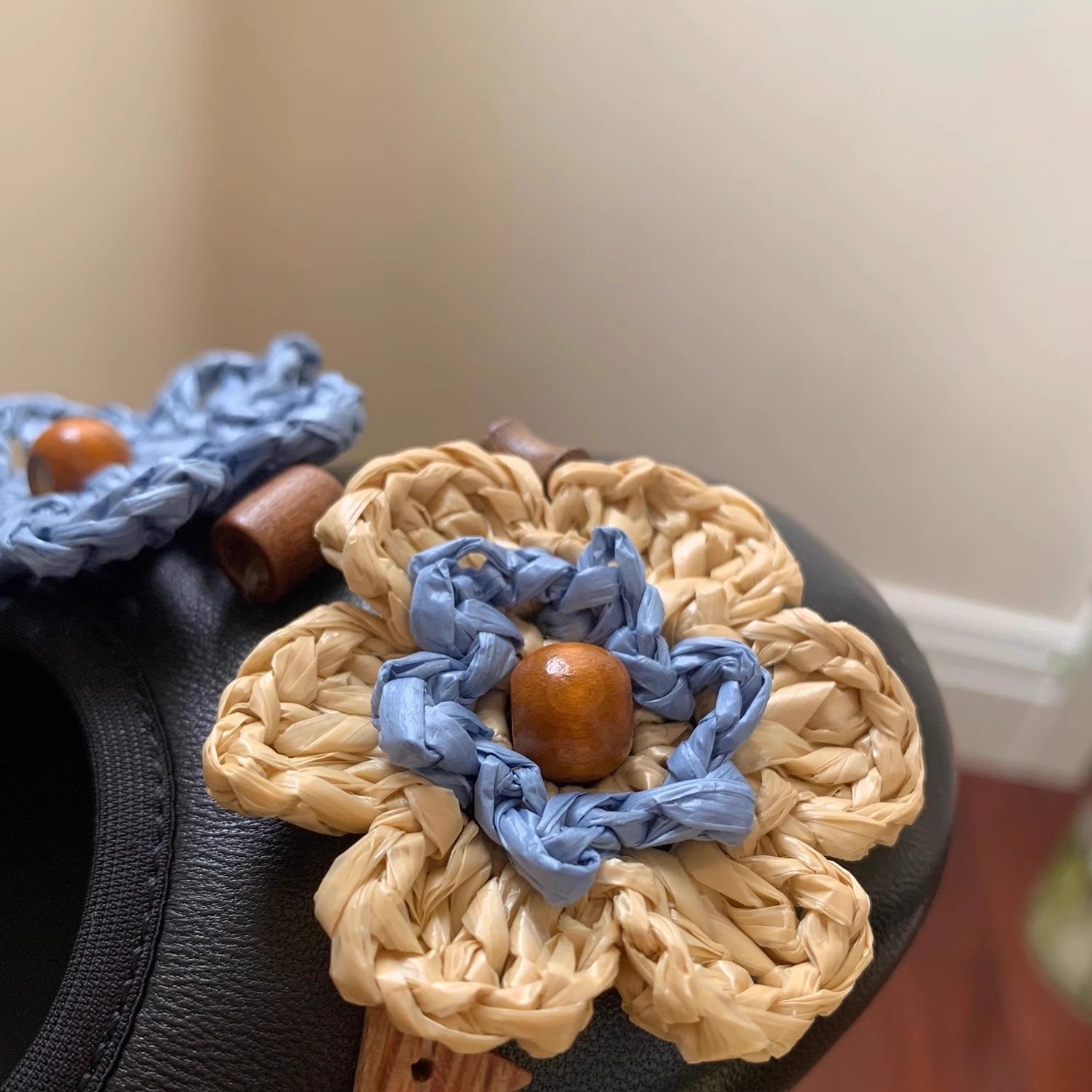 7.9日新品鞋大师2025夏季珠子真皮拼色花朵浅口平底小单鞋女,淘宝优惠券,粉丝福利购,淘宝优惠卷