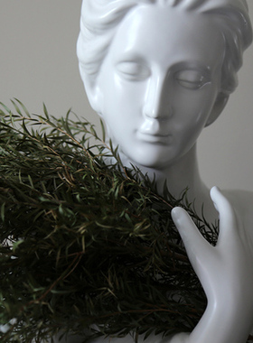 留连原创陶瓷少女雕塑