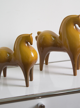 高级感轻奢设计感棕马软装摆件